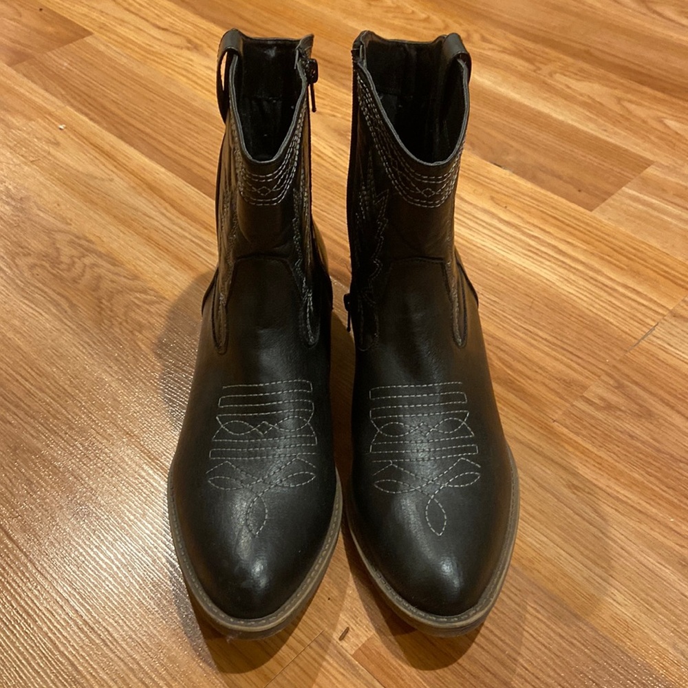 Black Matisse booties